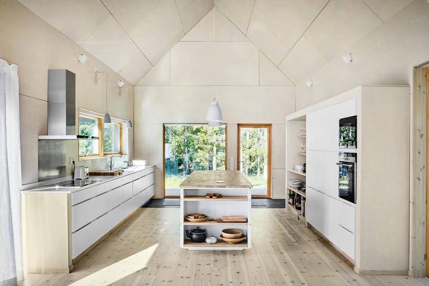 Swedish Summer House Combines Japanese Simplicity with Scandinavian Cottage Traditions 4