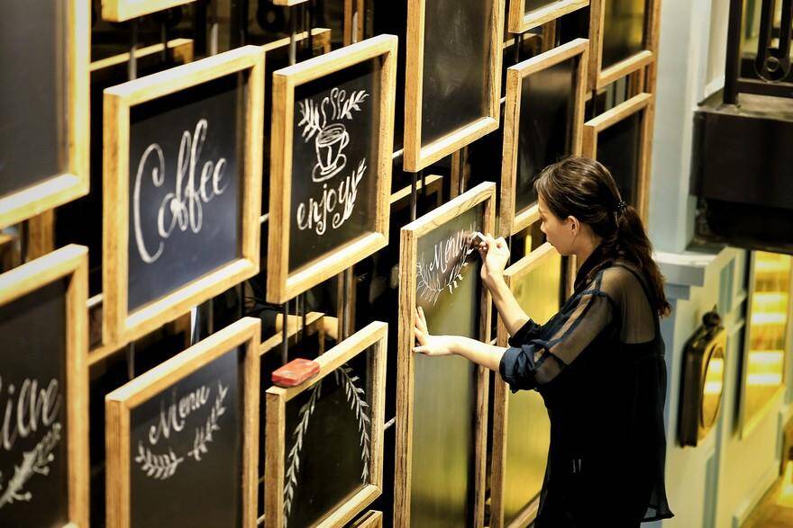 V + COFFEE Designed Like a Micro-Market of Art Handicraft / FAN Life Studio 10