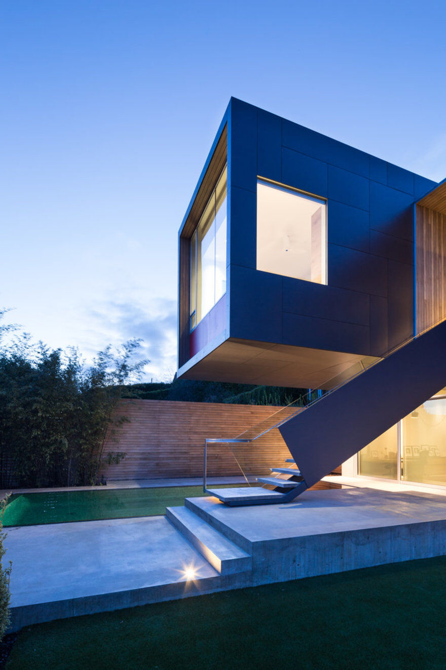 Container House in West Vancouver, McLeod Bovell Modern Houses 14