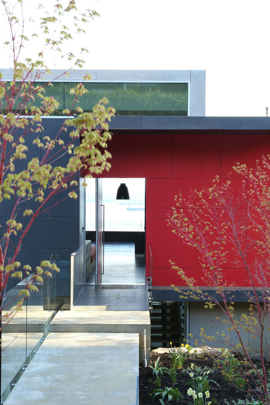 Container House in West Vancouver, McLeod Bovell Modern Houses 1