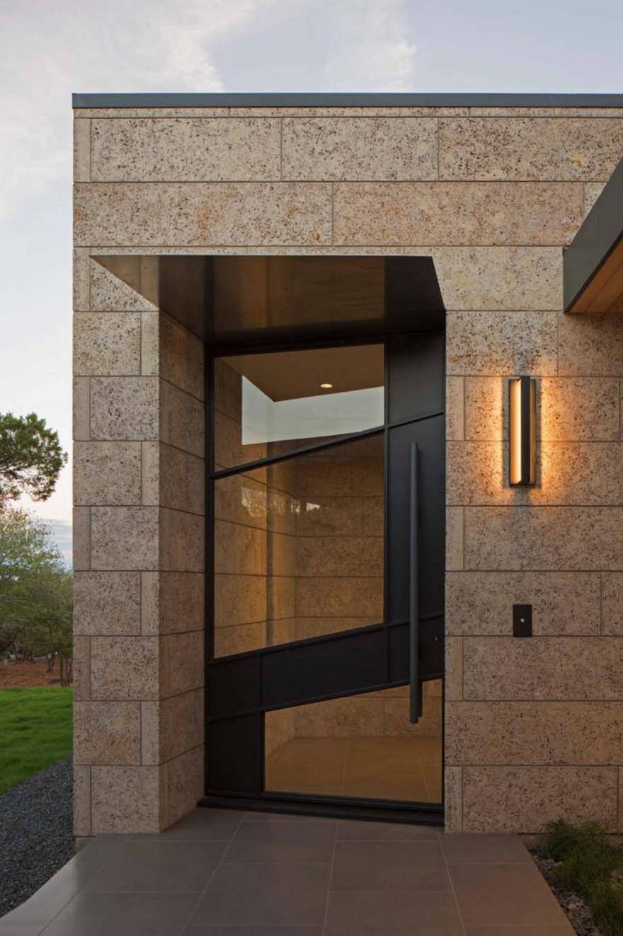 Contemporary Texas Home Designed to Maximize the Surrounding Views 2