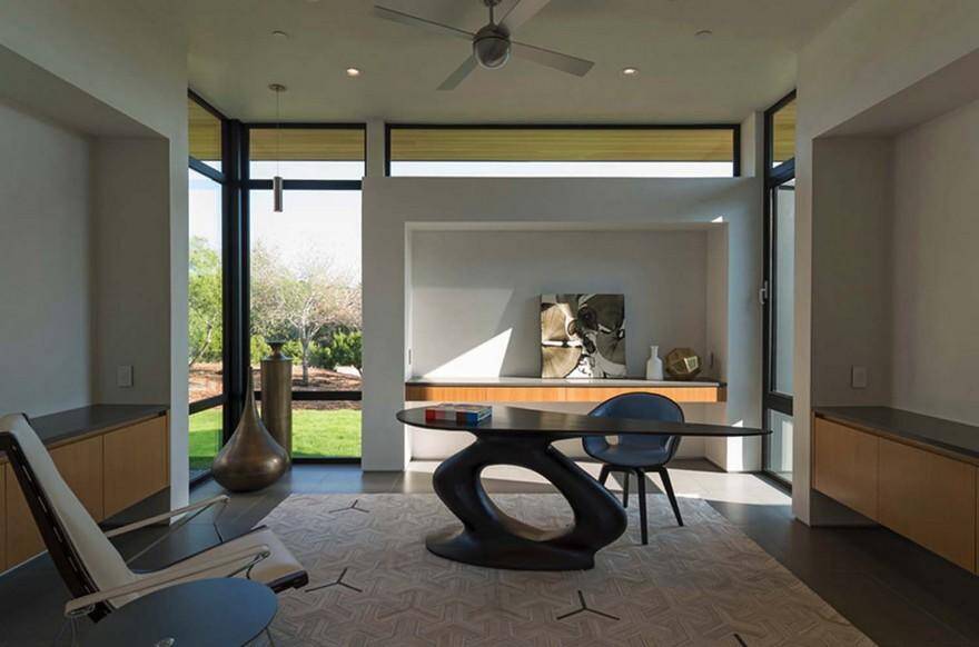 Contemporary Texas Home Designed to Maximize the Surrounding Views 7