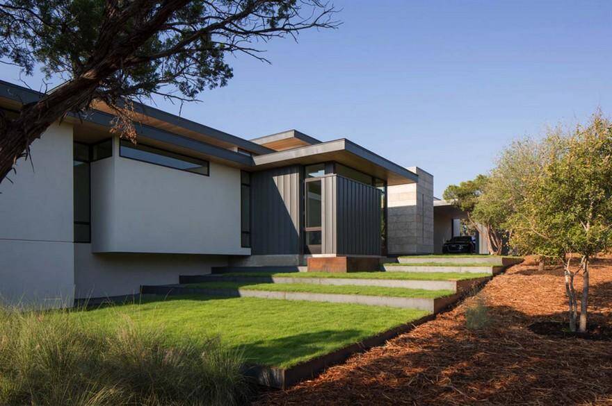 Contemporary Texas Home Designed to Maximize the Surrounding Views 1