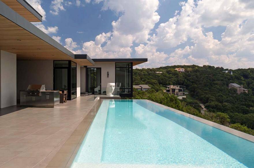 Contemporary Texas Home Designed to Maximize the Surrounding Views