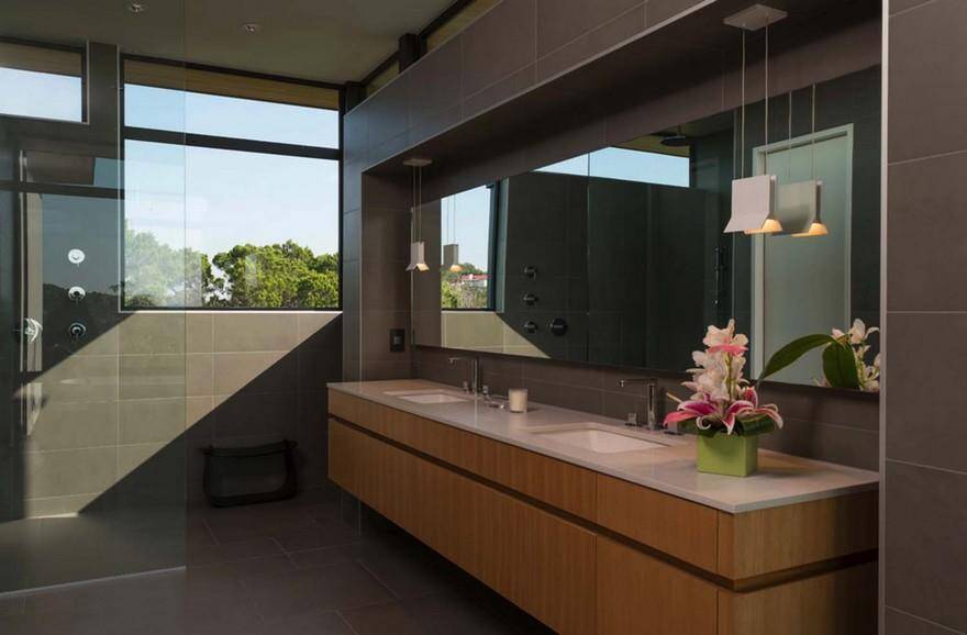 Contemporary Texas Home Designed to Maximize the Surrounding Views 9