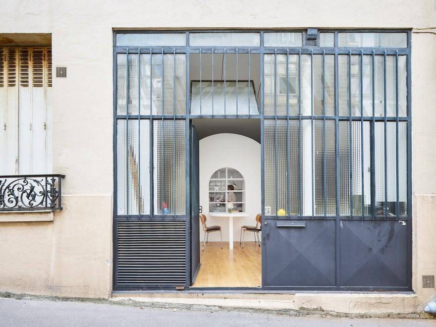 Old Parisian Style Workshop Turned into a Minimal and Flexible Flat