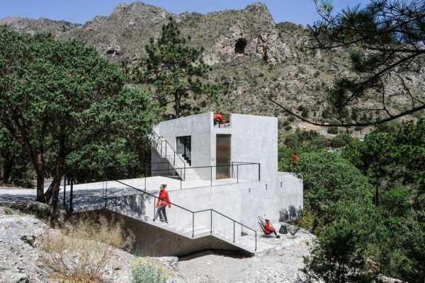 Minimalist Mexico Home with Cool, Concrete Interior 1