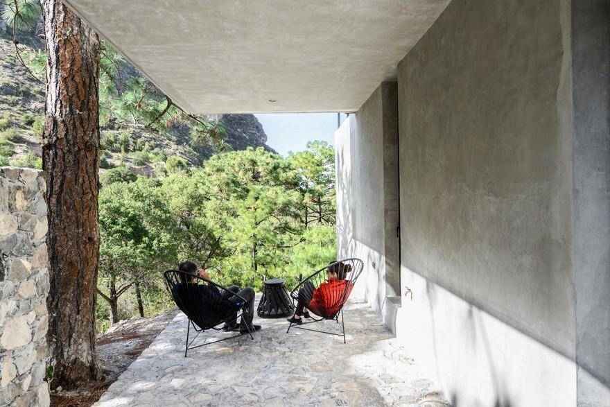 Minimalist Mexico Home with Cool, Concrete Interior 3