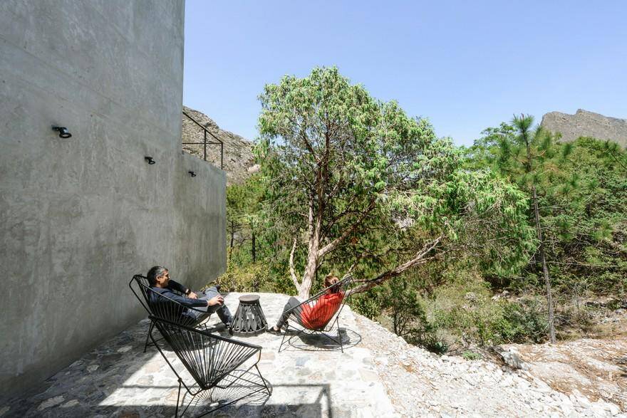 Minimalist Mexico Home with Cool, Concrete Interior 15