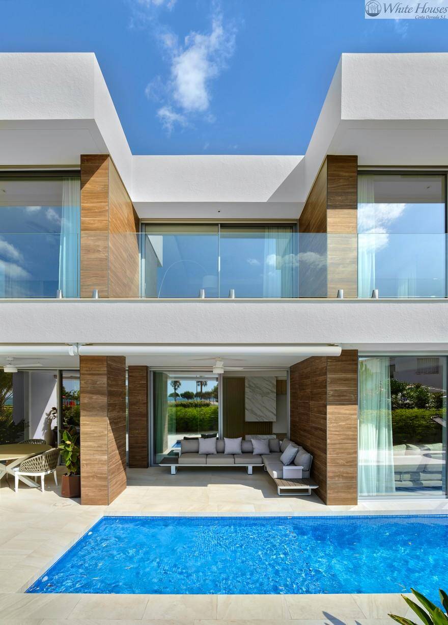 Modern Single-Family Villa with an Astonishing Sea View to the Mediterranean Sea 1