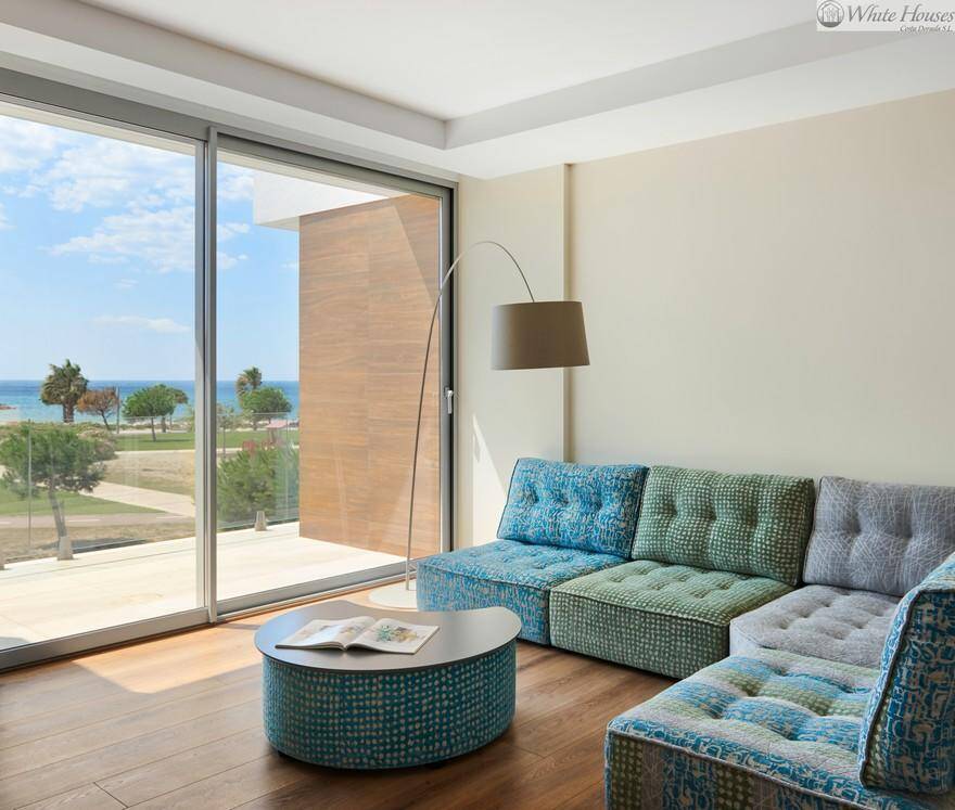 Modern Single-Family Villa with an Astonishing Sea View to the Mediterranean Sea 14