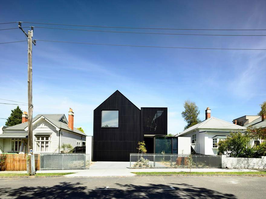 Ross House in Melbourne Featuring a Bold and Sculptural Form