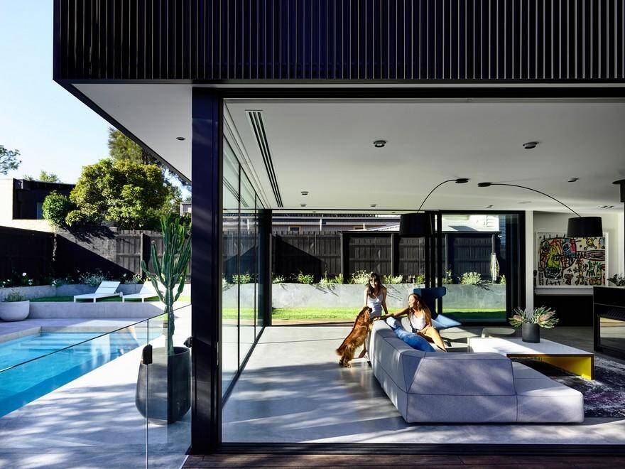 Ross House in Melbourne Featuring a Bold and Sculptural Form 12