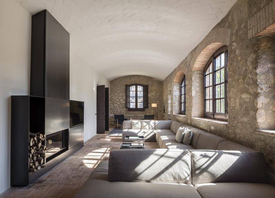 Spanish Farmhouse Revived with Perfect Mixture of Traditional and Modern Minimalist Design 9