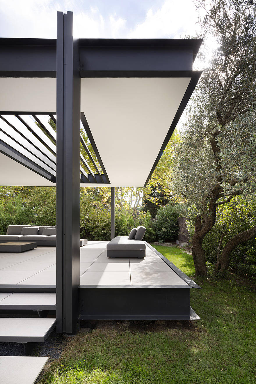 Contemporary Steel Extension Providing Open Living Space 11