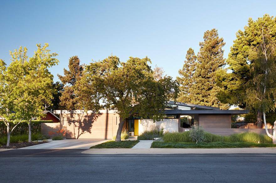 Modern Indoor-Outdoor Home in Los Altos, California, Klopf Architecture 16