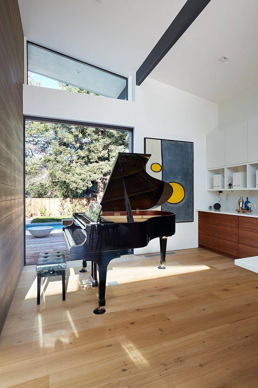 Modern Indoor-Outdoor Home in Los Altos, California, Klopf Architecture 11