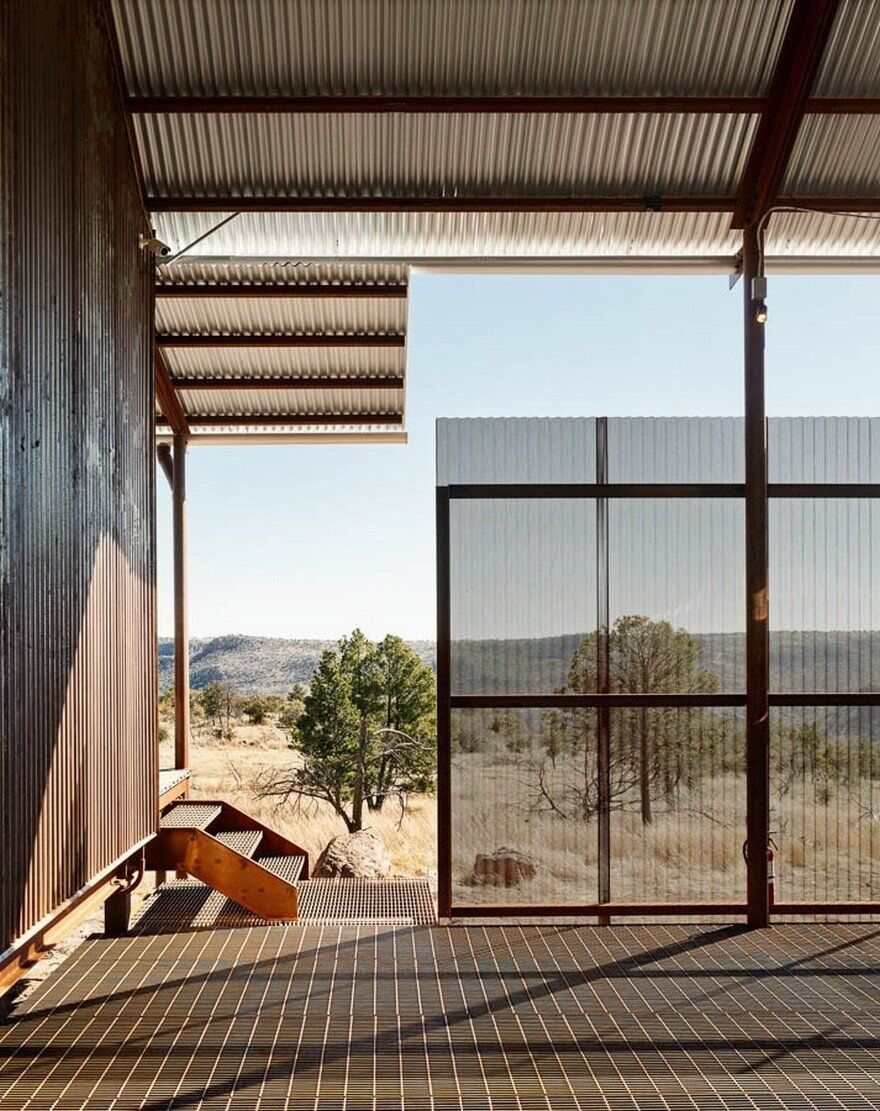 Off-the-Grid Porch House in West Texas 10, steel structure