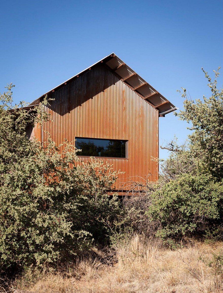 Off-the-Grid Porch House in West Texas 12, steel structure retreat