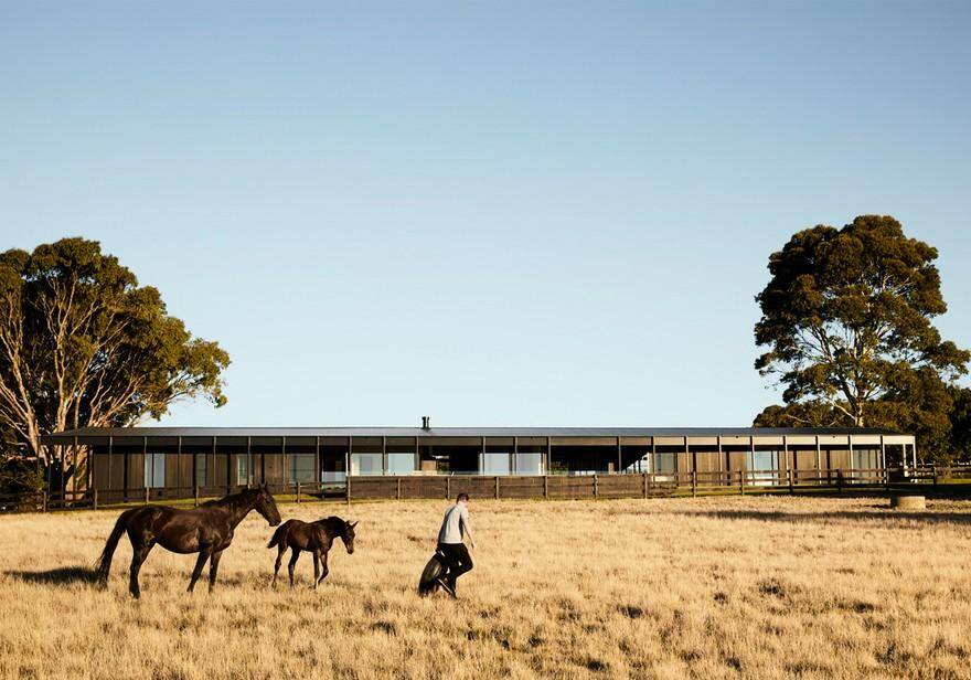 Red Hill Farm House by Carr and Jackson Clements Burrows