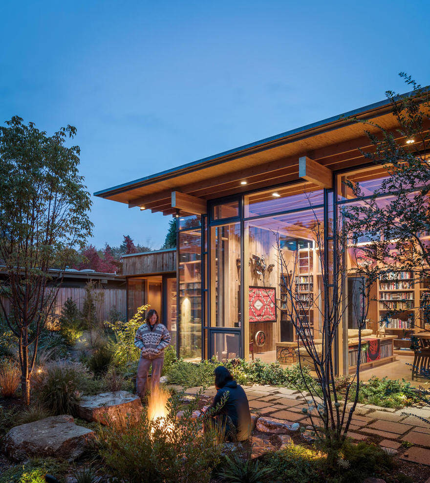Stunning Seattle Urban Retreat Inspired by Native American Cultures 15