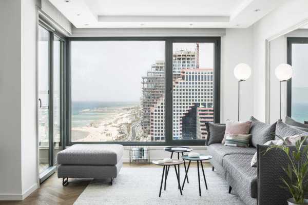 Vacation Apartment Overlooking the Beautiful Beach of Tel Aviv 1