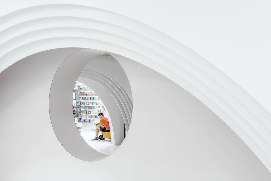 Zhongshu Bookstore Built with 300 Tons of Steel and 30,000 Meters of Light Strips 5