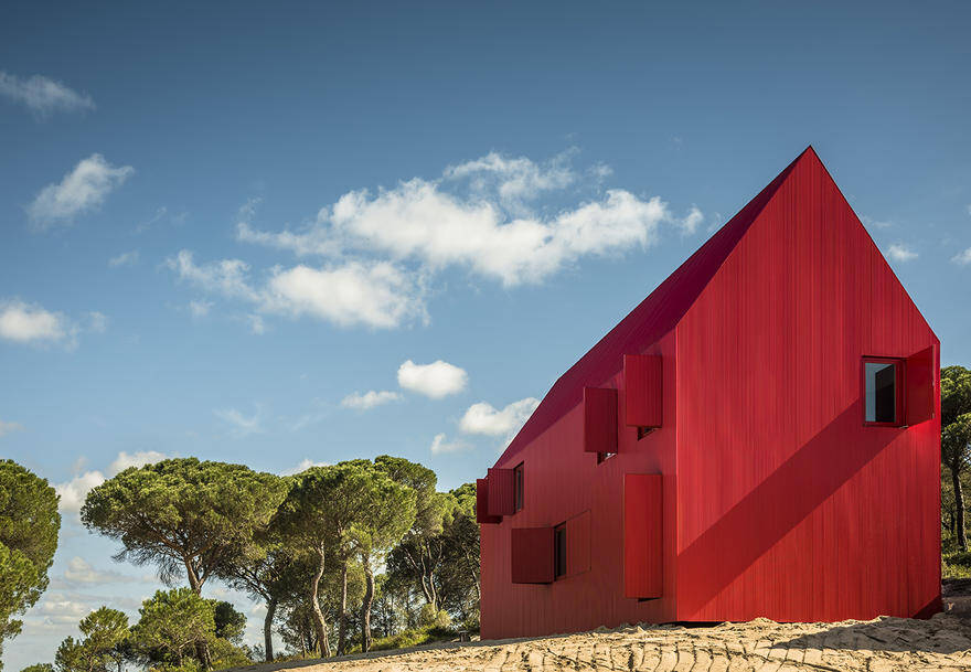 This Minimalist Red House Complements the Landscape as a 'Overwhelmingly Visible' Structure 2
