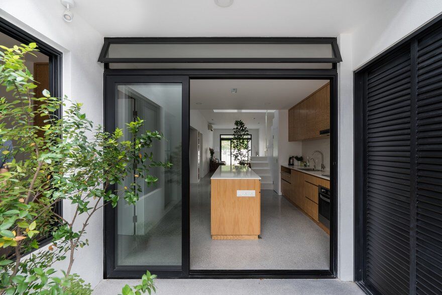Minimalist Single Storey Terrace House by Fabian Tan Architect 8