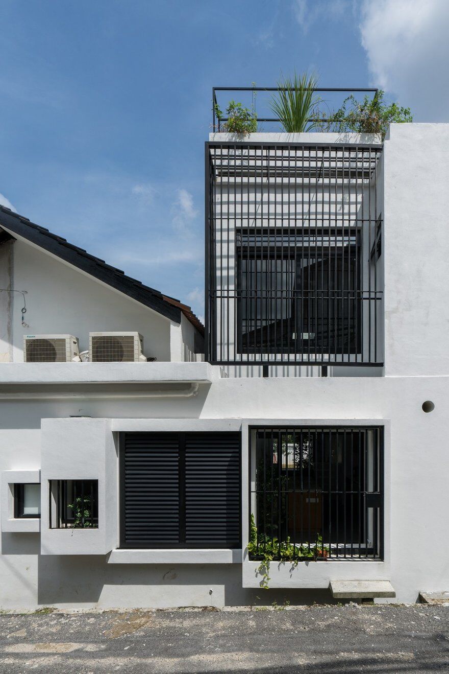 Minimalist Single Storey Terrace House by Fabian Tan Architect 1