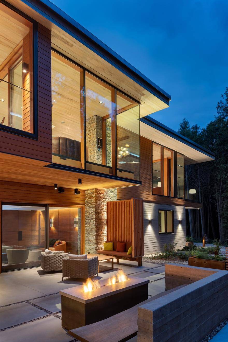 Split-Level House Featuring an Elegant Composition Petaluma Residence 12