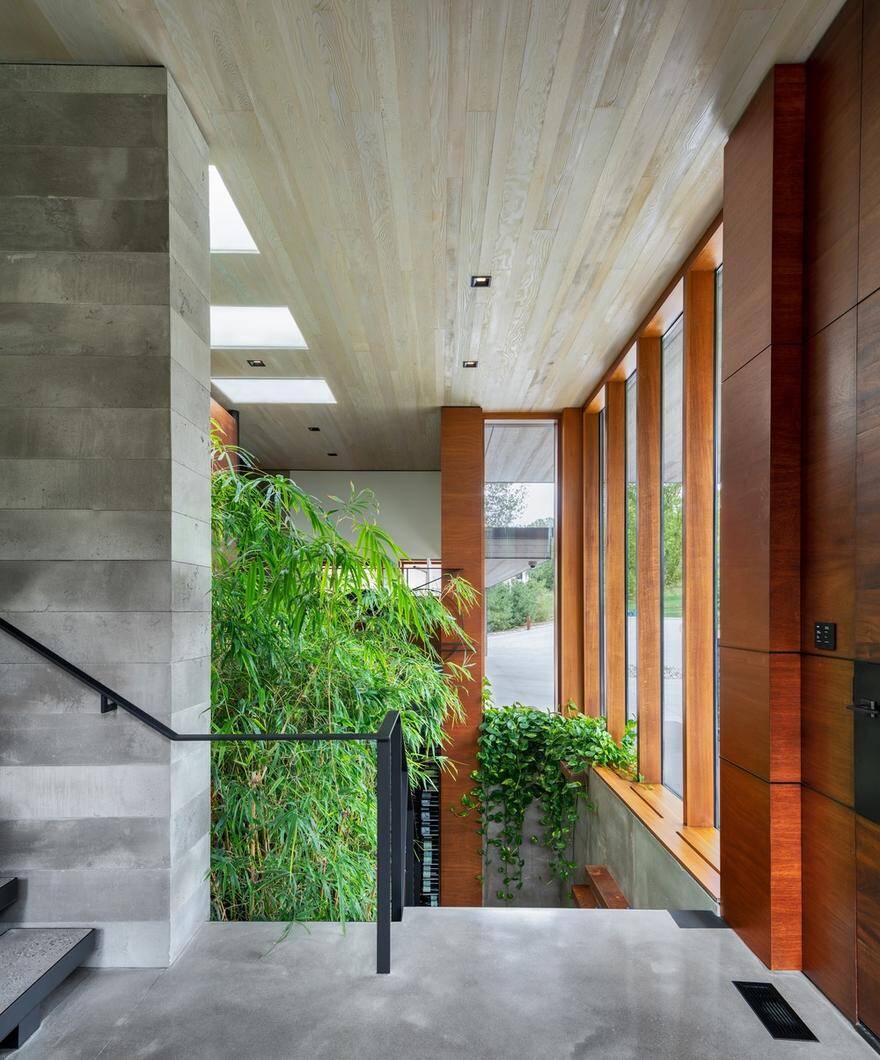 Split-Level House Featuring an Elegant Composition Petaluma Residence 4