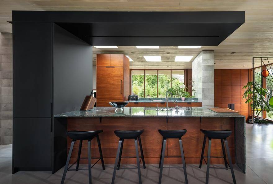 Split-Level House Featuring an Elegant Composition Petaluma Residence 8