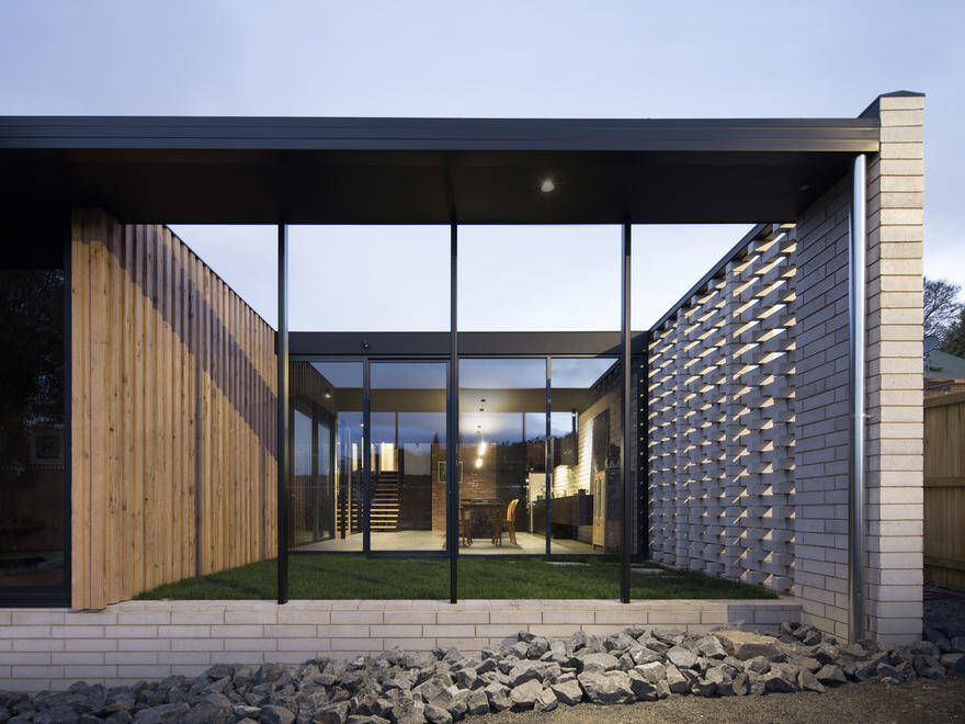 Willisdene House Designed for Indoor-Outdoor Living 12