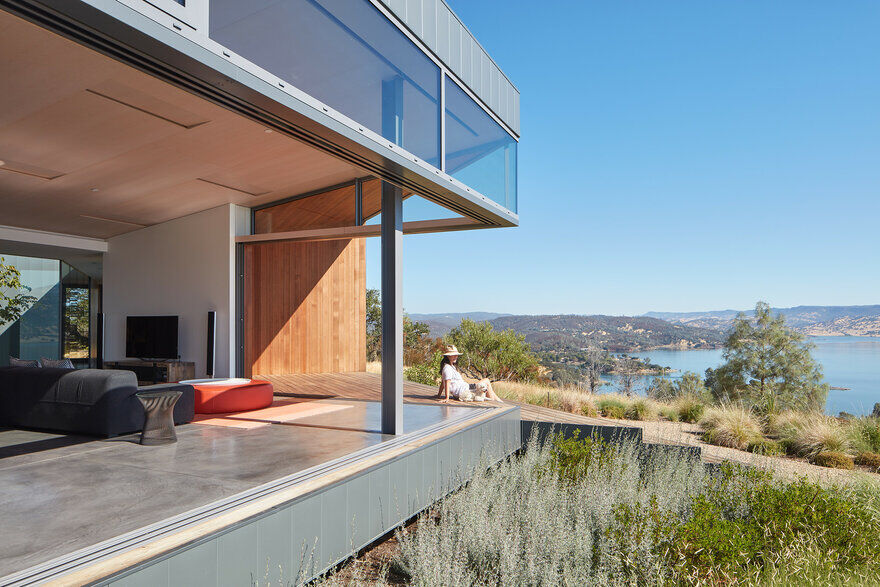 Hexagonal House that Offers Views from All Six Sides Goto House 14