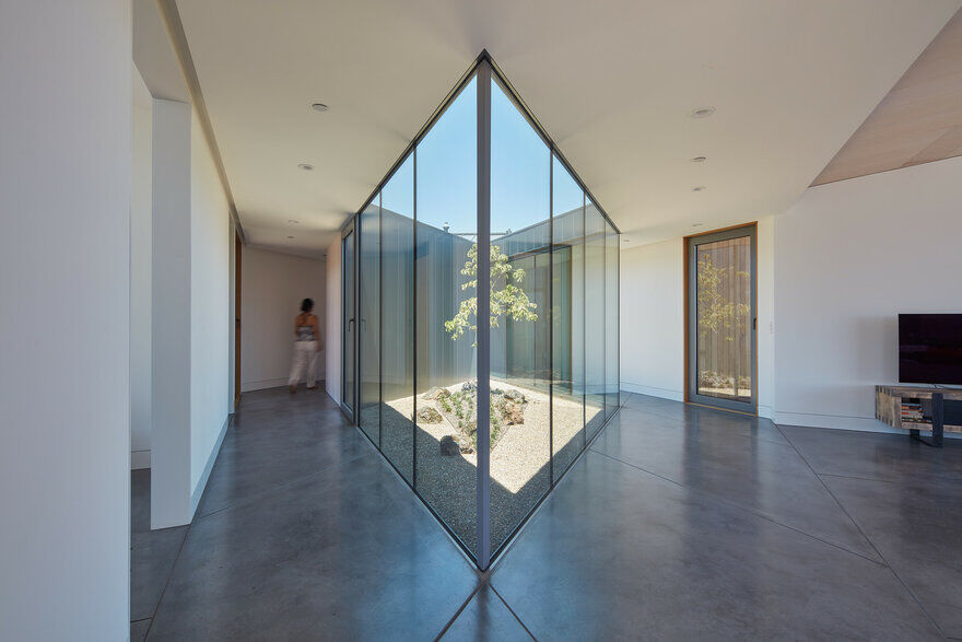Hexagonal House that Offers Views from All Six Sides Goto House 8
