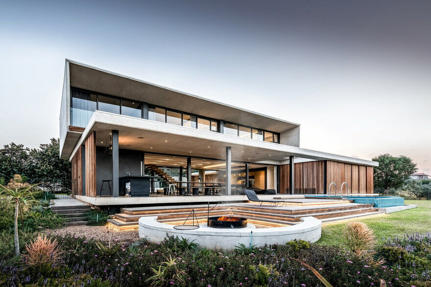 Umhlanga House Designed by Bloc Architects for Subtropical Climate