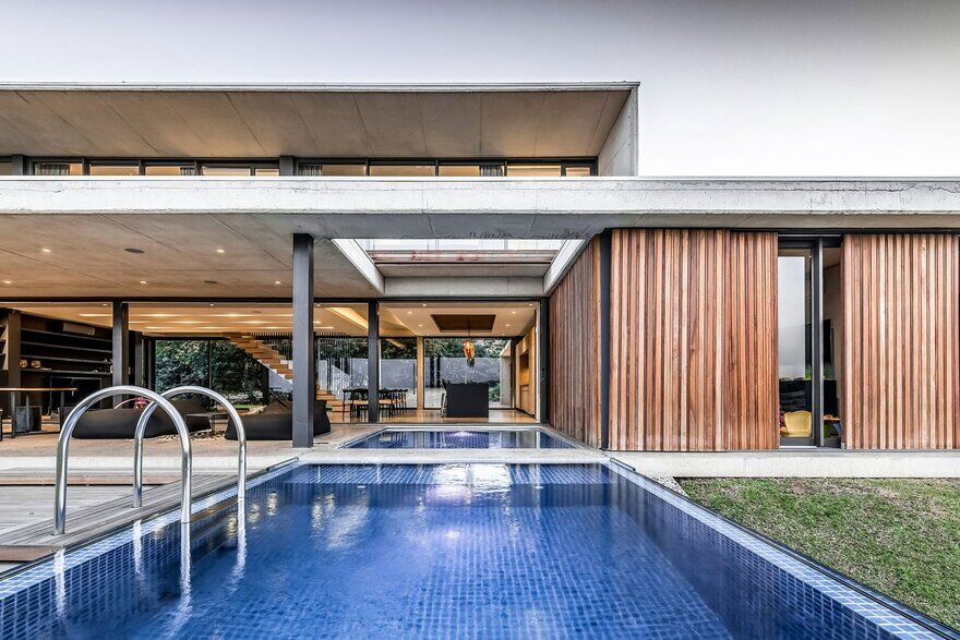 Umhlanga House Designed by Bloc Architects for Subtropical Climate 9