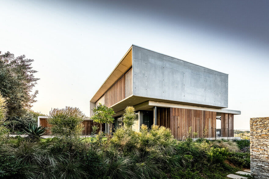Umhlanga House Designed by Bloc Architects for Subtropical Climate 10