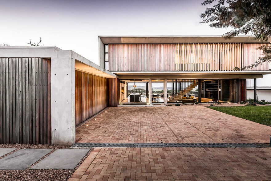 Umhlanga House Designed by Bloc Architects for Subtropical Climate 2