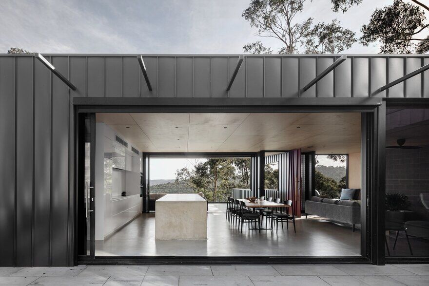 Australian Contemporary House Encouraging Outdoor Living
