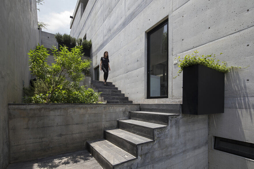 Imposing Concrete House Showcasing a Volumetric Structure in Mexico 2