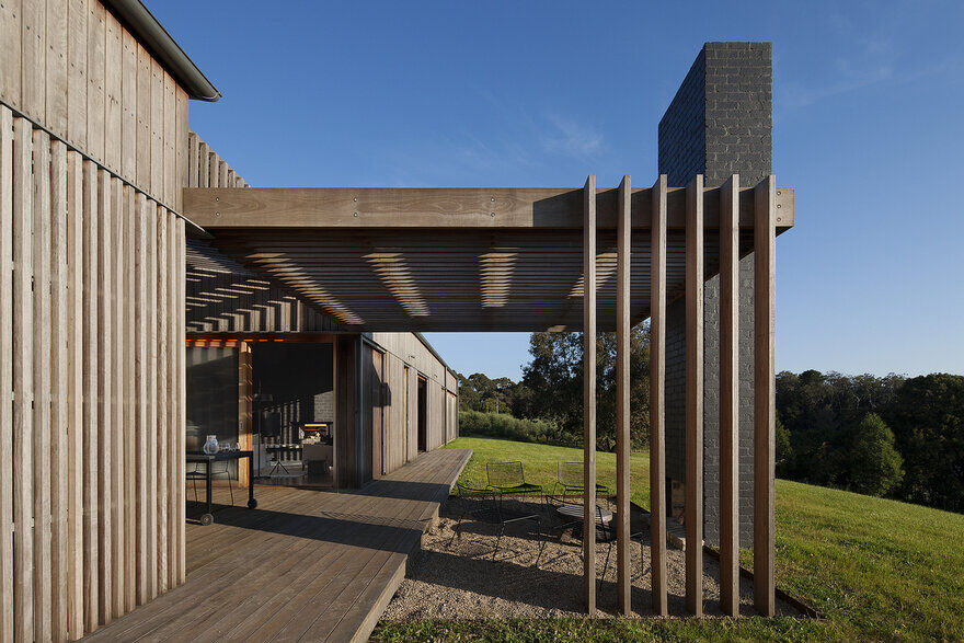 Main Ridge Rural House / Noxon Giffen Architects3