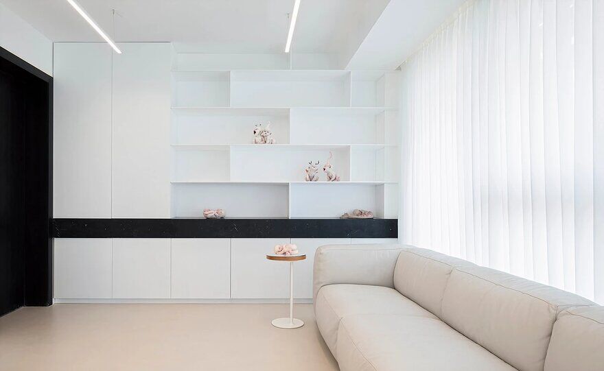 Art Curator's Stylish Apartment in Tel Aviv / Raz Melamed Architect