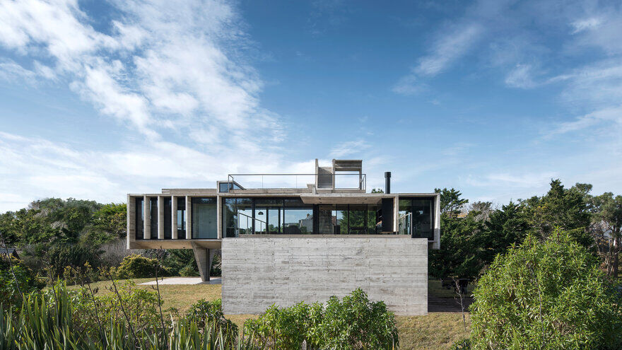 Cariló House by Luciano Kruk. A Holiday Home by the Sea