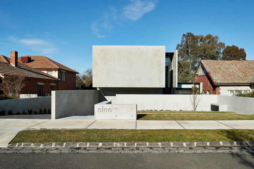 Minimalist Modern House Designed to Expose the Beauty of Raw Concrete