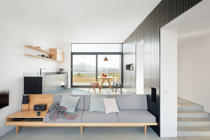 living room, Harlosh Black H / Dualchas Architects