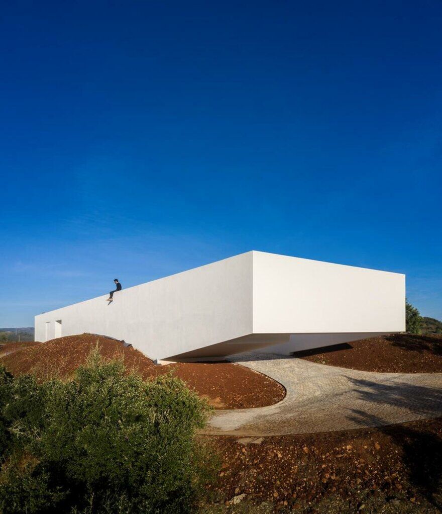 House in Messines / Vitor Vilhena Architects