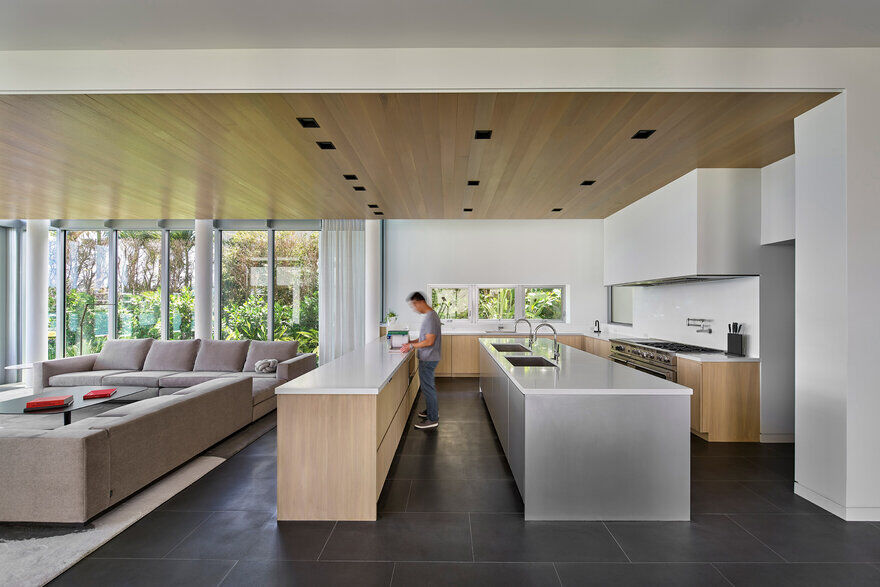 San Marino Residence is an indoor-outdoor experience within a tropical landscape 8
