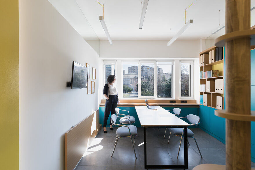 Translator - Law office in the Center of Athens / Taf Architects